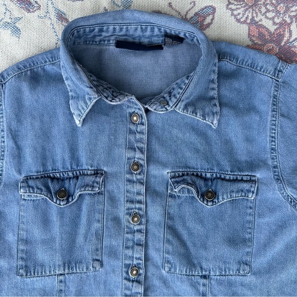 Mountain Lake Women’s Chambray Button Down Shirt - Picture 7 of 9